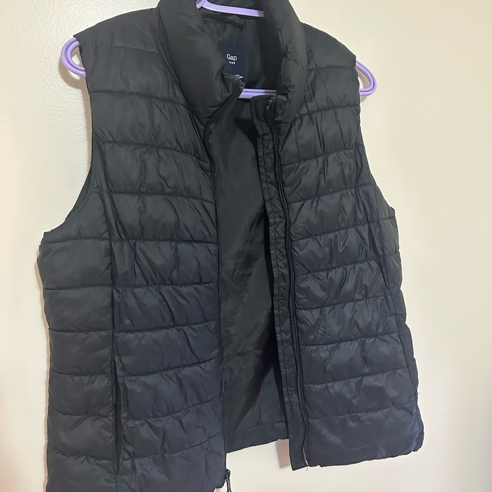 Gap Black Puffer Vest